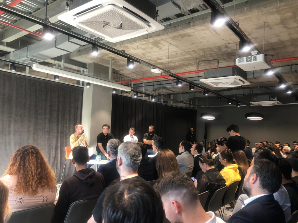 1696229838-investup 1.jpg